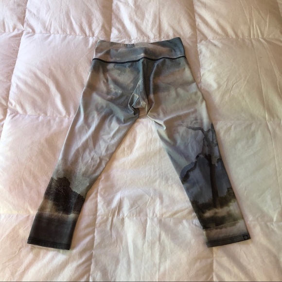 Onzie Desert Crop Leggings - Picture 4 of 9